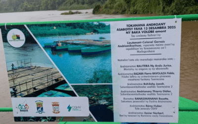 À Andringaringa, la CGHV met à l’eau la nouvelle barge VOLOBE AMONT (30 tonnes) sur le fleuve Ivondro